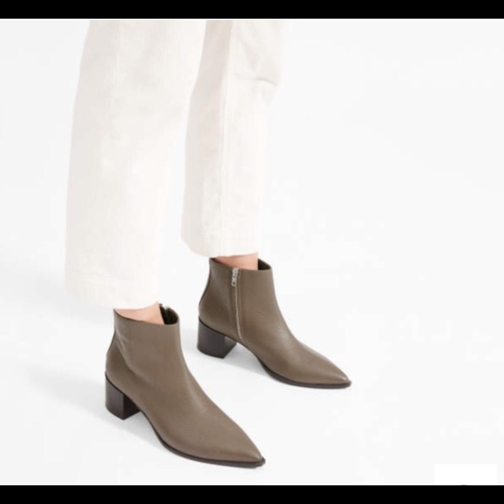 Everlane The Boss Boot in Dark Taupe